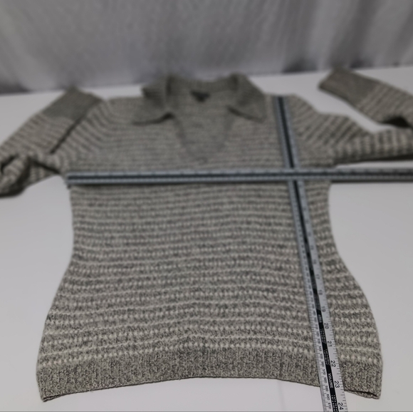 Ann Taylor Merino Wool blend Collared v neck Sweater.  Ladies size L - Picture 3 of 8